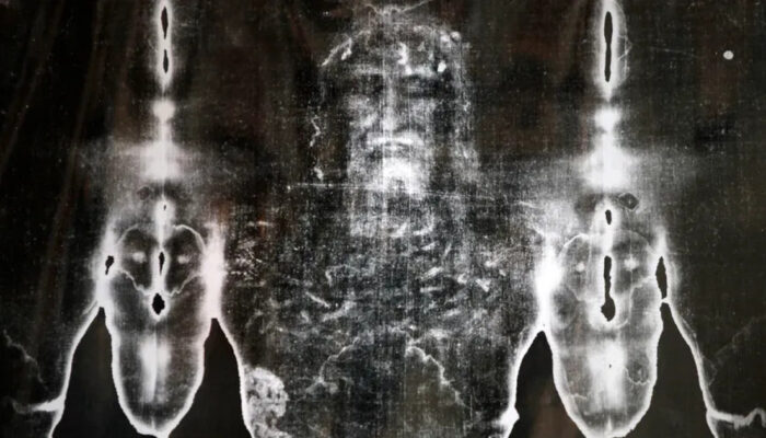 Kain Kafan Turin DNA Wortel Terungkap Relik Yesus Palsu?