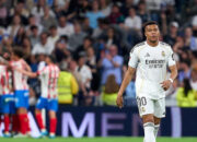 Kontroversi Mbappe: Berdarah Disikut Wasit Cuek?