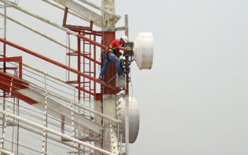 Lelang Frekuensi 700 MHz 2,6 GHz Dibuka Siapa Siap Unggul