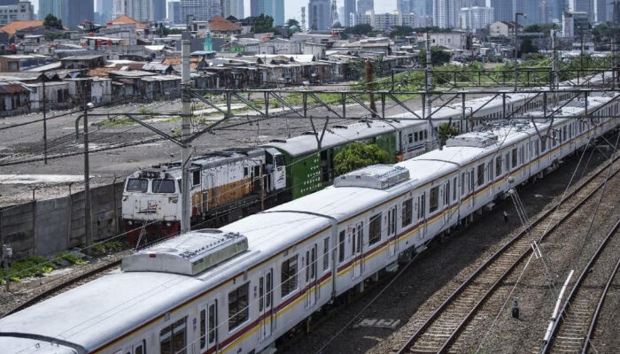 Rahim Copot Akibat Kereta? Mitos Aneh yang Pernah Dipercaya