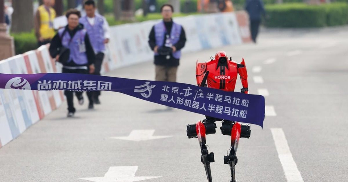 Robot China Guncang Dunia Half Marathon Kalahkan Manusia