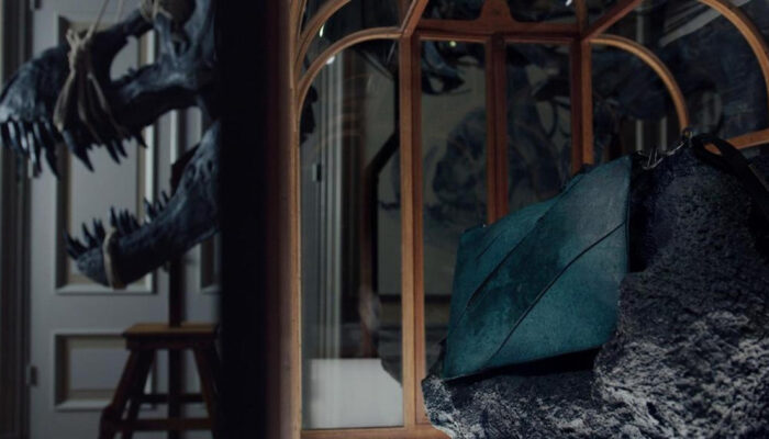 Tas Kulit T-Rex Sintetis Pertama Siap Dilelang Fantastis