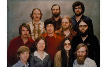 Terungkap Kisah Unik 11 Karyawan Pertama Microsoft di Foto Langka Ini