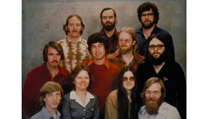 Terungkap Kisah Unik 11 Karyawan Pertama Microsoft di Foto Langka Ini