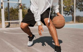 Panduan Memilih Sepatu Basket Pria yang Tepat Sesuai Gaya Bermain