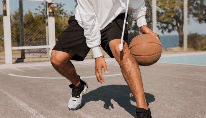Panduan Memilih Sepatu Basket Pria yang Tepat Sesuai Gaya Bermain