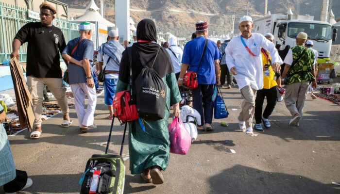 Haji Lancar Jemaah Lansia Tetap Terhubung Anak Jadi Pahlawan