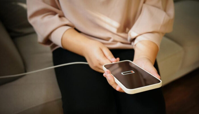 JANGAN KAGET Kebiasaan Ini Rusak Charger Anda Bukan Digulung