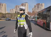 Mengejutkan China Gunakan Robot Atur Lalu Lintas Liburan