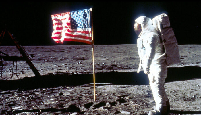 Misteri Cahaya Aneh Intai Buzz Aldrin di Bulan Bikin Geger
