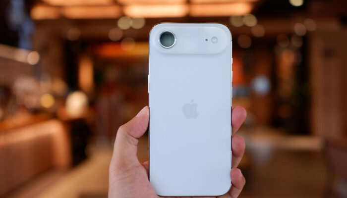 Pesaing Mundur, iPhone Air 2 Sendirian Hadapi Pasar Tipis