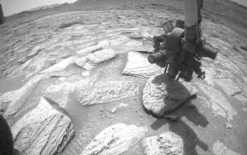 Robot NASA Lumpuh 6 Hari di Mars Tersangkut Batu Raksasa