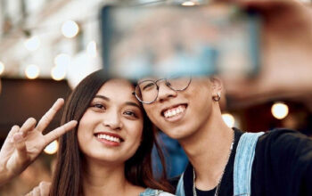 Selfie Pose Ini Bisa Curi Sidik Jari Anda Waspada Sekarang