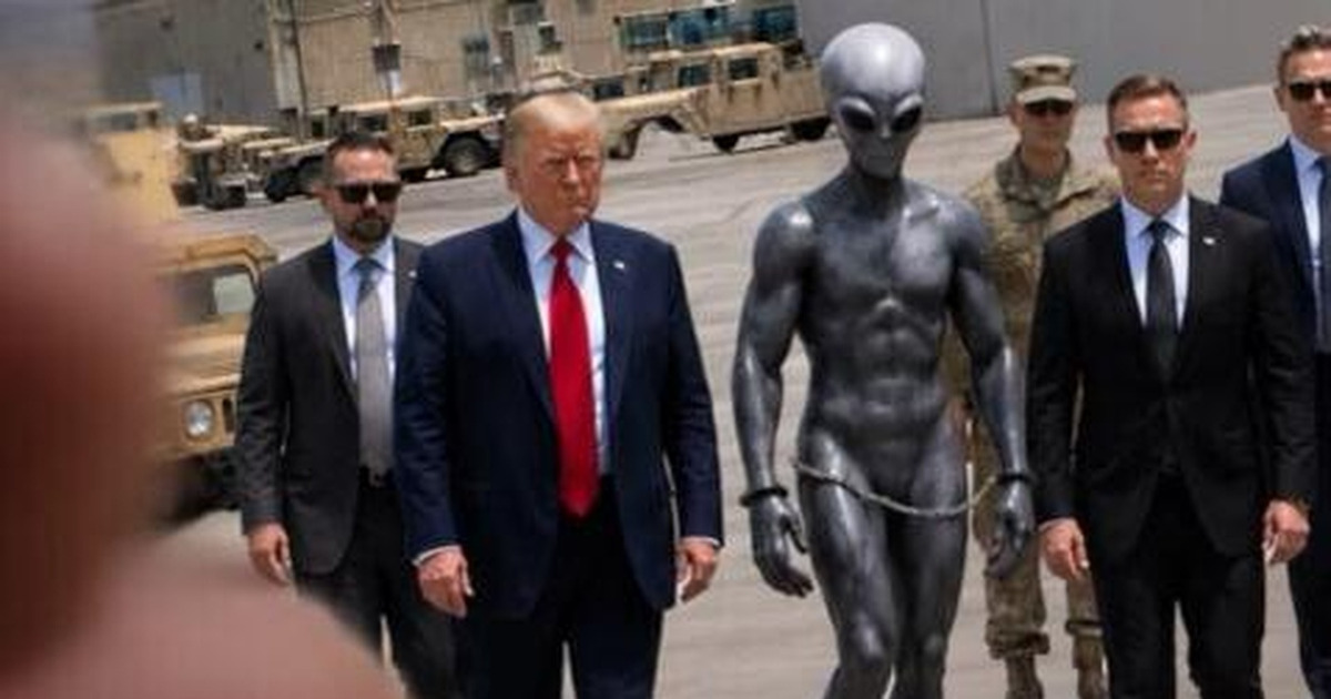 Trump Pamer Foto Alien Viral Asli AI atau Editan Netizen Heboh