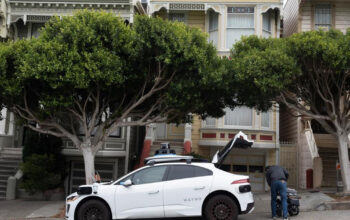 Waymo Bawa Kabur Koper Penumpang Momen Horor Taksi Robot