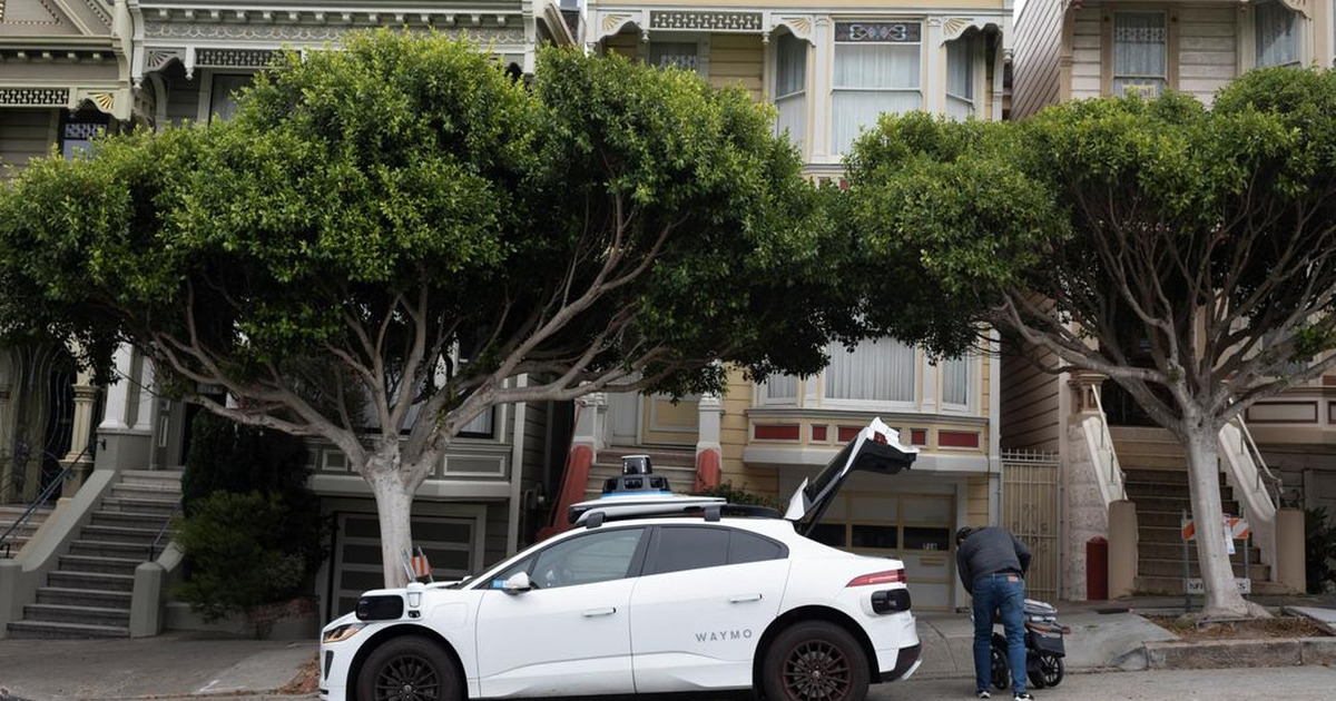 Waymo Bawa Kabur Koper Penumpang Momen Horor Taksi Robot