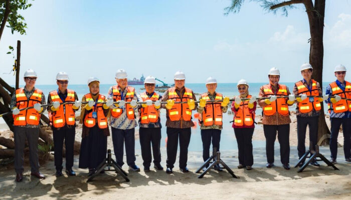 Internet Ngebut Telkom Resmikan Kabel Bawah Laut RI Singapura