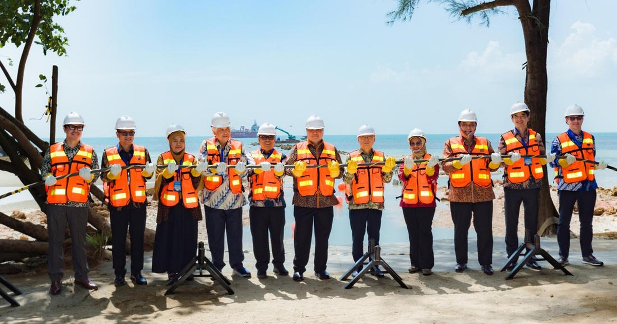 Internet Ngebut Telkom Resmikan Kabel Bawah Laut RI Singapura
