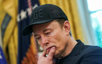 Musk Tegaskan SpaceX Tak Kembangkan Gadget AI Misterius