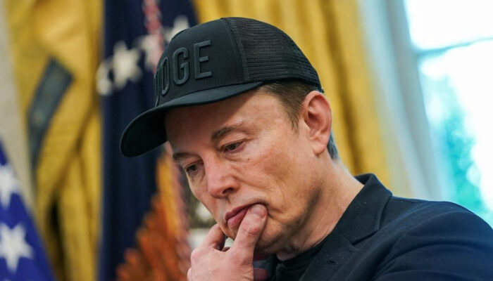 Musk Tegaskan SpaceX Tak Kembangkan Gadget AI Misterius