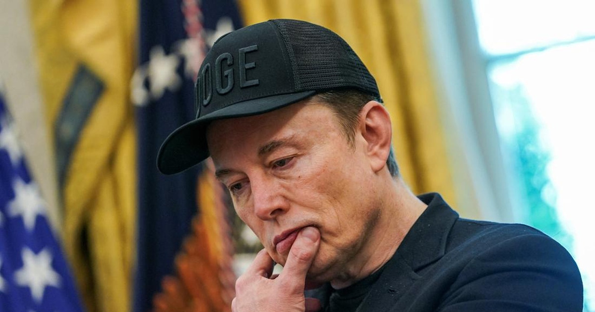 Musk Tegaskan SpaceX Tak Kembangkan Gadget AI Misterius