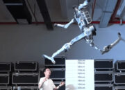 Robot Superman China Lari Super Cepat Lompat Setinggi Awan