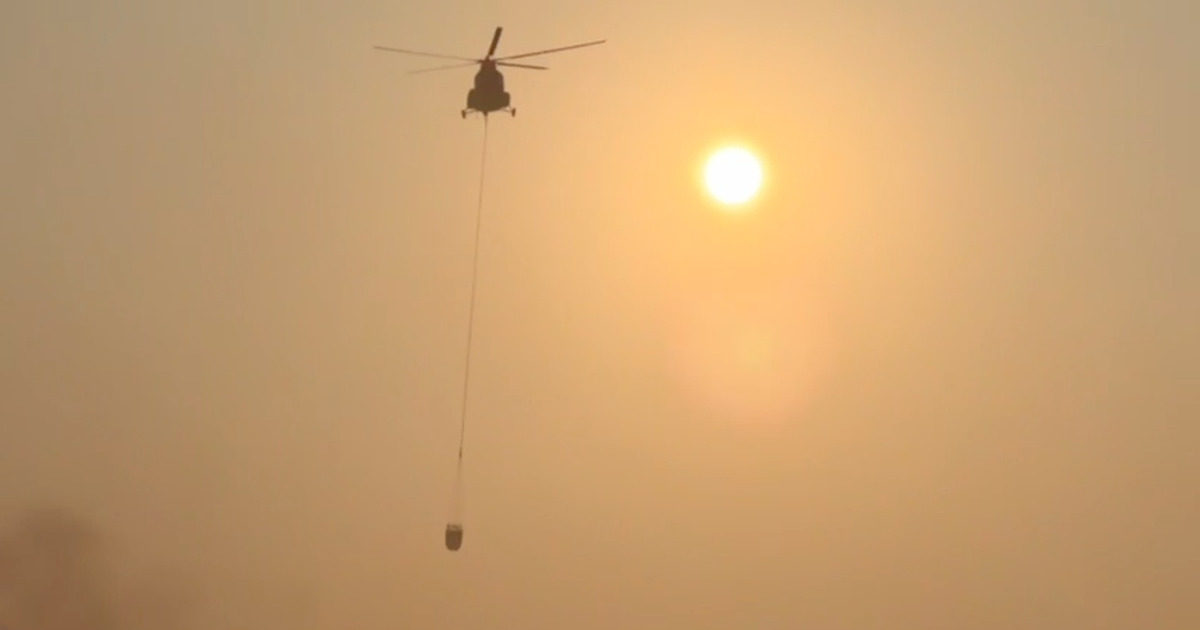Terungkap Cara Helikopter Tumpahkan Air Akurat Atasi Karhutla
