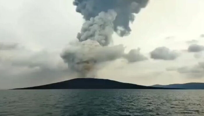 Anak Krakatau Melebihi Batas Magma 10 Tahun Tumpah 2 Pekan