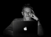 Kejutan Apple Logo Menyala Kembali di MacBook Pro Layar Sentuh